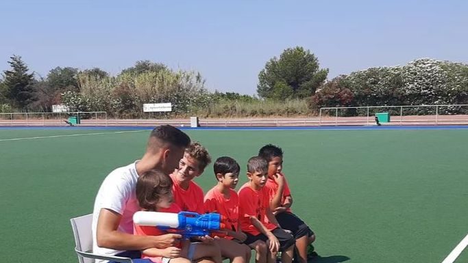 Campus infantils i ser monitor de futbol a temperatures rècords