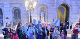 Una desfilada que trenca el silenci de 600 anys