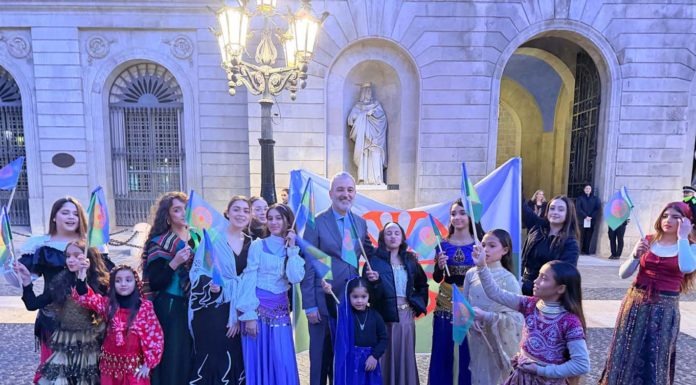 Una desfilada que trenca el silenci de 600 anys