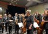 Primavera sonora a Sants: l’Orquestra Amics de la Música omple Cotxeres