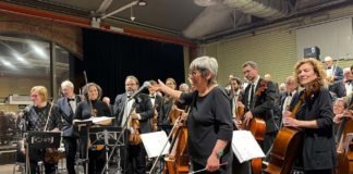 Primavera sonora a Sants: l’Orquestra Amics de la Música omple Cotxeres