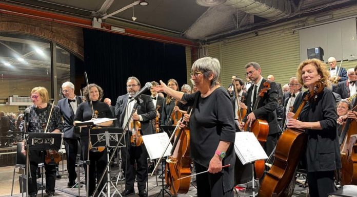 Primavera sonora a Sants: l’Orquestra Amics de la Música omple Cotxeres