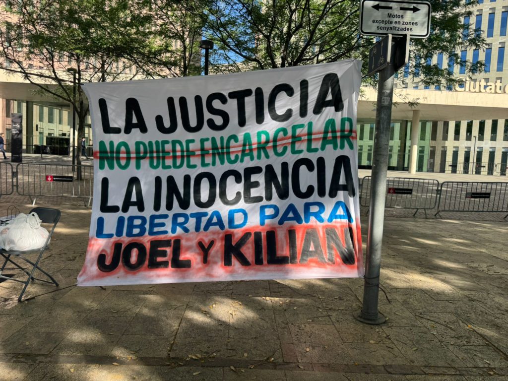 La Marina reacciona davant la detenció de dos joves