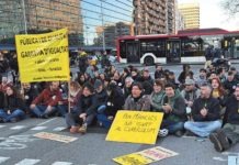 La protesta docent ressona també a la Marina
