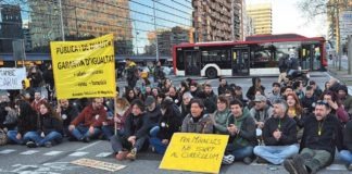 La protesta docent ressona també a la Marina