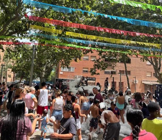 Sant Cristòfol i les Cases Barates tanquen la Festa Major de la Marina