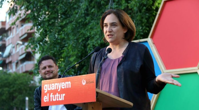 Colau demana vots a Sants per a forçar PSC i ERC a “fer polítiques d’esquerres”