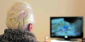 Adults, gent gran i TV