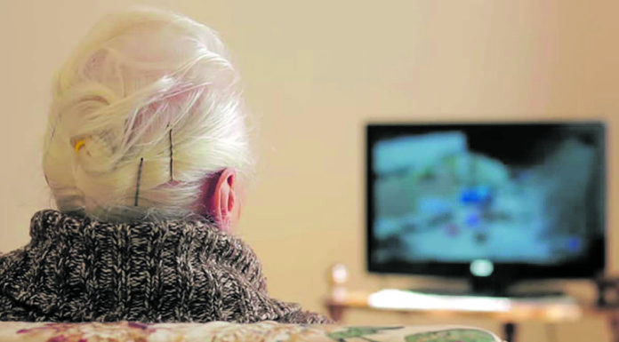 Adults, gent gran i TV