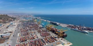 Un mort i tres ferits en l’explosió d’un dipòsit amb material inflamable al Port de Barcelona