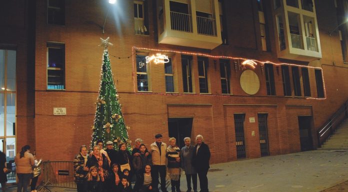 Les àvies de Can Clos fan de l’arbre de Nadal la seva obra d’art