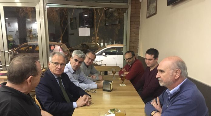 El candidat a alcalde de Barcelona del PP, Josep Bou, visita per primer cop La Marina