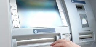 Prohibida la doble comissió per treure diners dels caixers