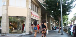 Els comerciants de la Marina fan balanç i encaren el nou curs amb la voluntat de seguir reforçant el comerç del barri