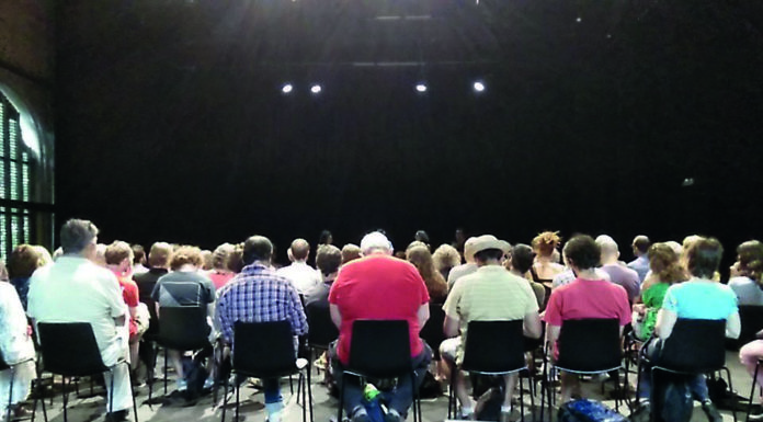 La lleialtat santsenca va acollir la presentació del llibre “Ciutats cooperatives” del sociòleg Iván Miró