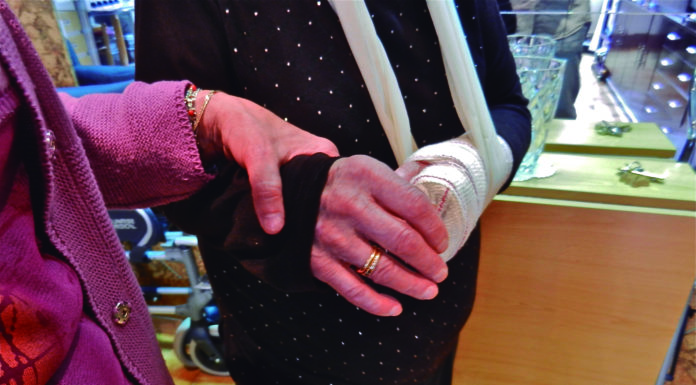 Un programa de voluntariat ofereix un servei d’acompanyament a visites mèdiques als CAP