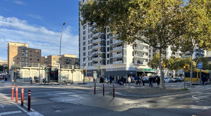 Mor el conductor d’un patinet després de col·lidir amb un autobús a La Campana