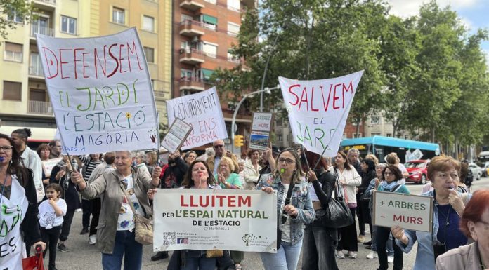 Berenar, pancartes i xiulets per a salvar l’espai natural de Magòria