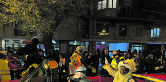 Una cavalcada de Reis de primera va despertar la il·lusió a tot el barri