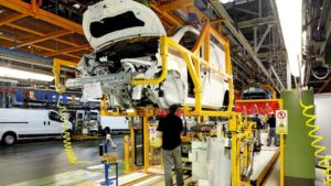 Els treballadors de Nissan pacten 600 acomiadaments a la Zona Franca
