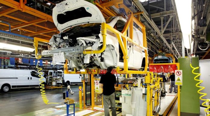 Els treballadors de Nissan pacten 600 acomiadaments a la Zona Franca