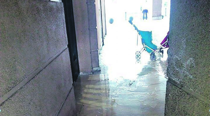 Mirada crítica: queixa veïnal sobre els responsables de neteja