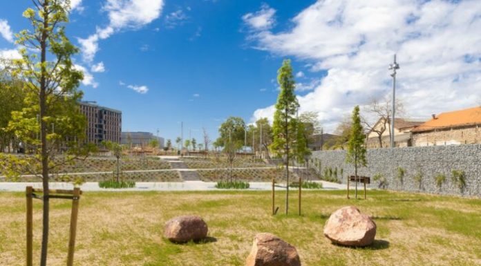 Obre el parc de les Tretze Roses al Prat Vermell Parc de les Tretze Roses