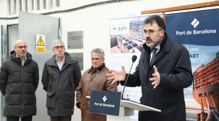 El Port de Barcelona instal·la plaques fotovoltaiques innovadores al moll de Pescadors i inicia la seva primera comunitat energètica