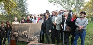 Inaugurada la placa commemorativa en homenatge als veïns dels antics barris de barraques de Montjuïc