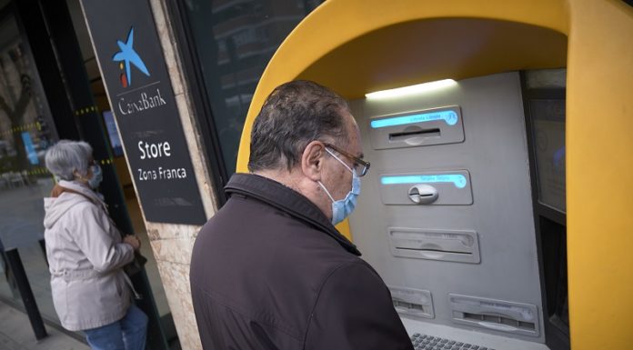 Rebel·lió de la gent gran amb la banca